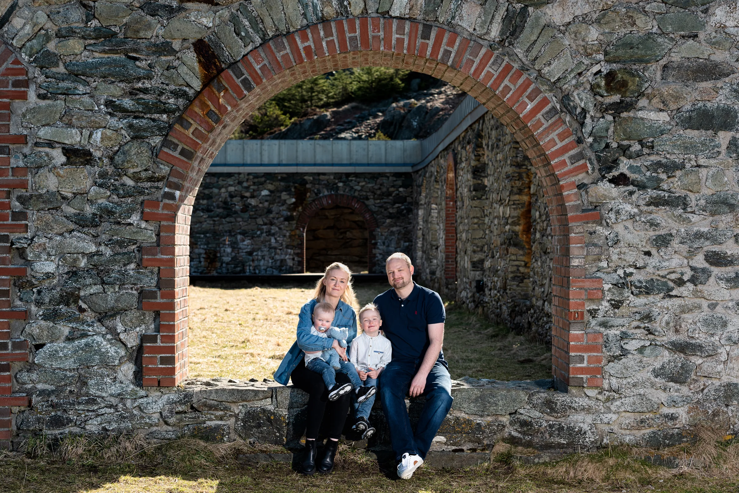 Naturlig familiebilde på Haugalandet